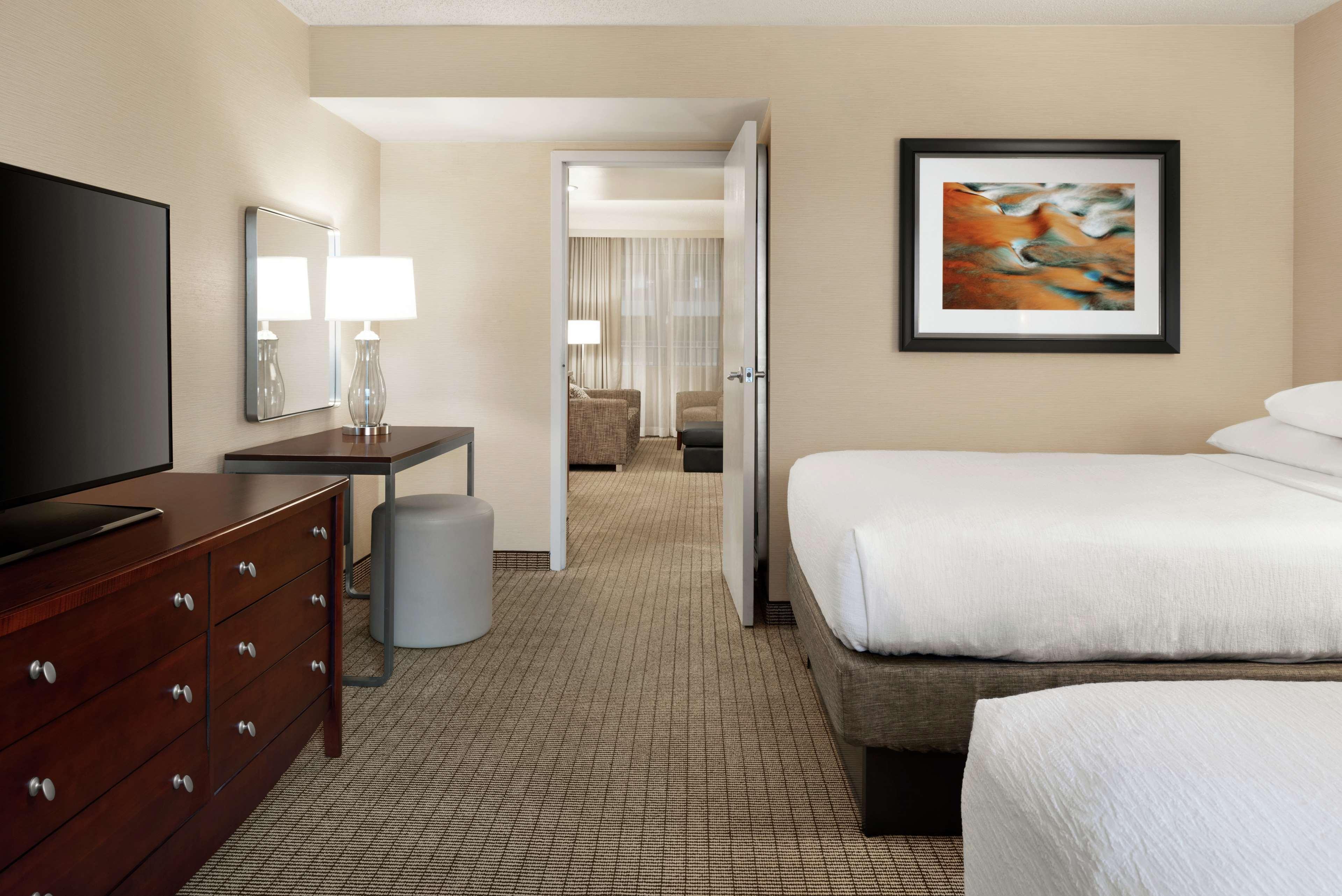 Embassy Suites Cincinnati - Rivercenter Covington Exteriör bild