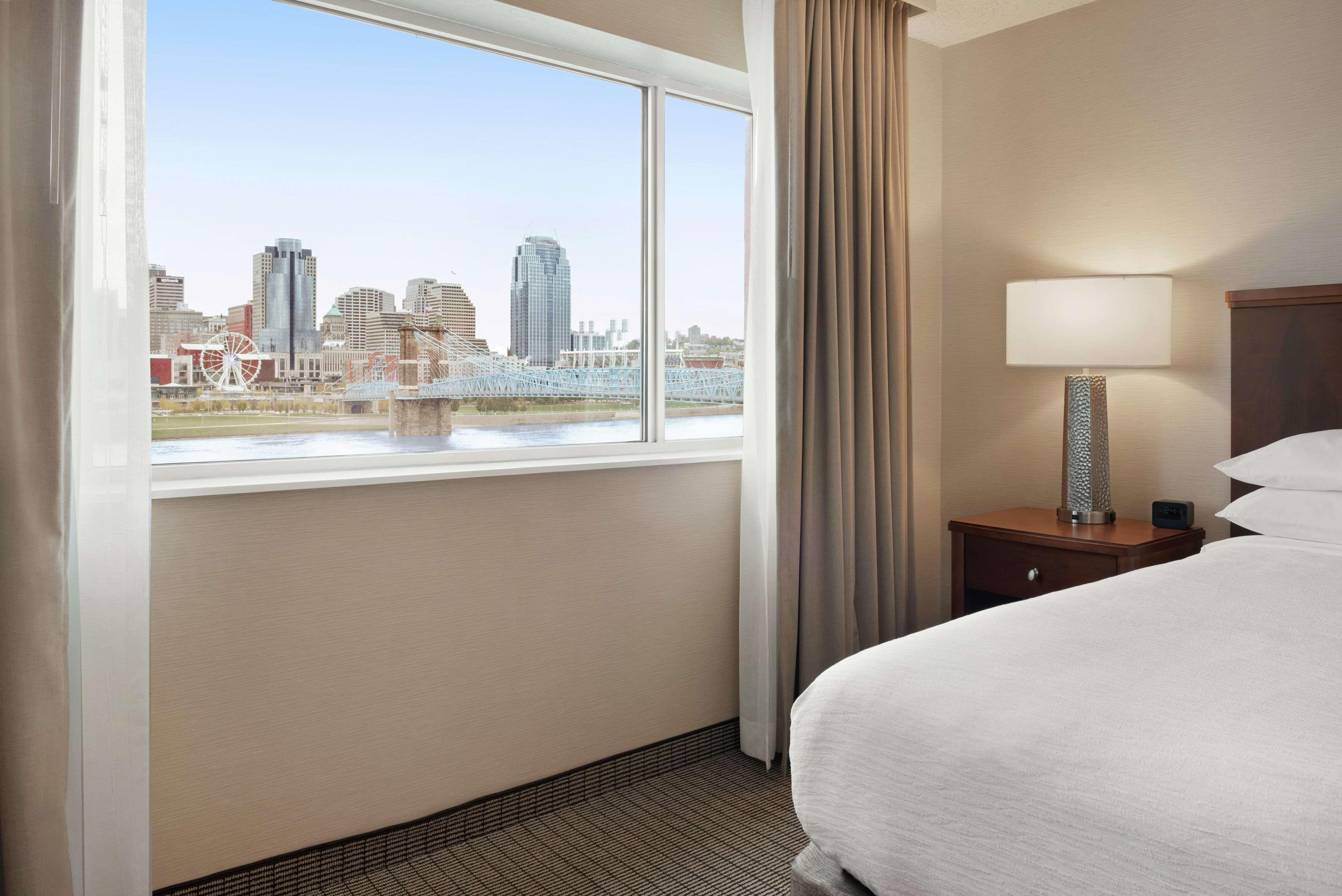 Embassy Suites Cincinnati - Rivercenter Covington Exteriör bild