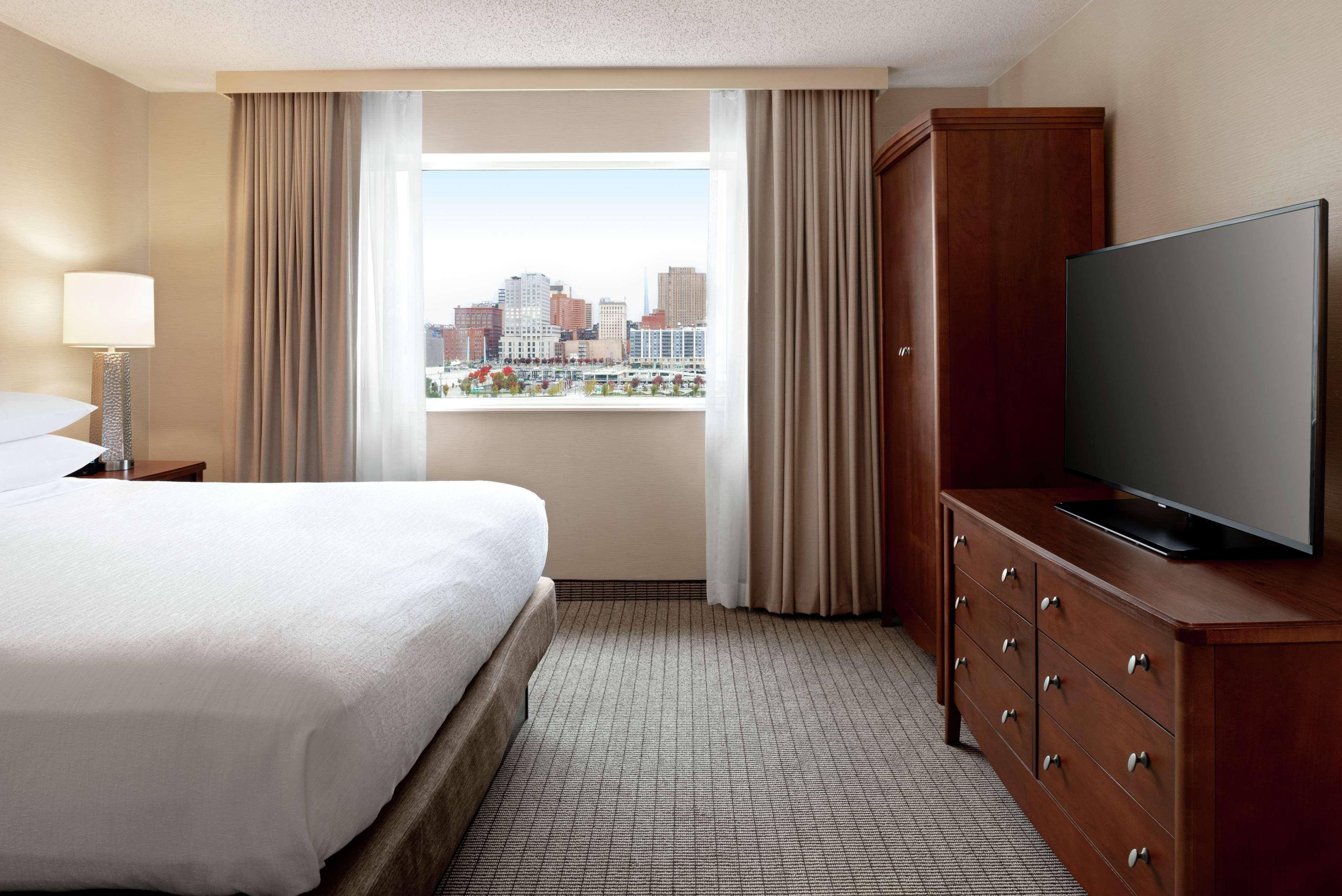 Embassy Suites Cincinnati - Rivercenter Covington Exteriör bild