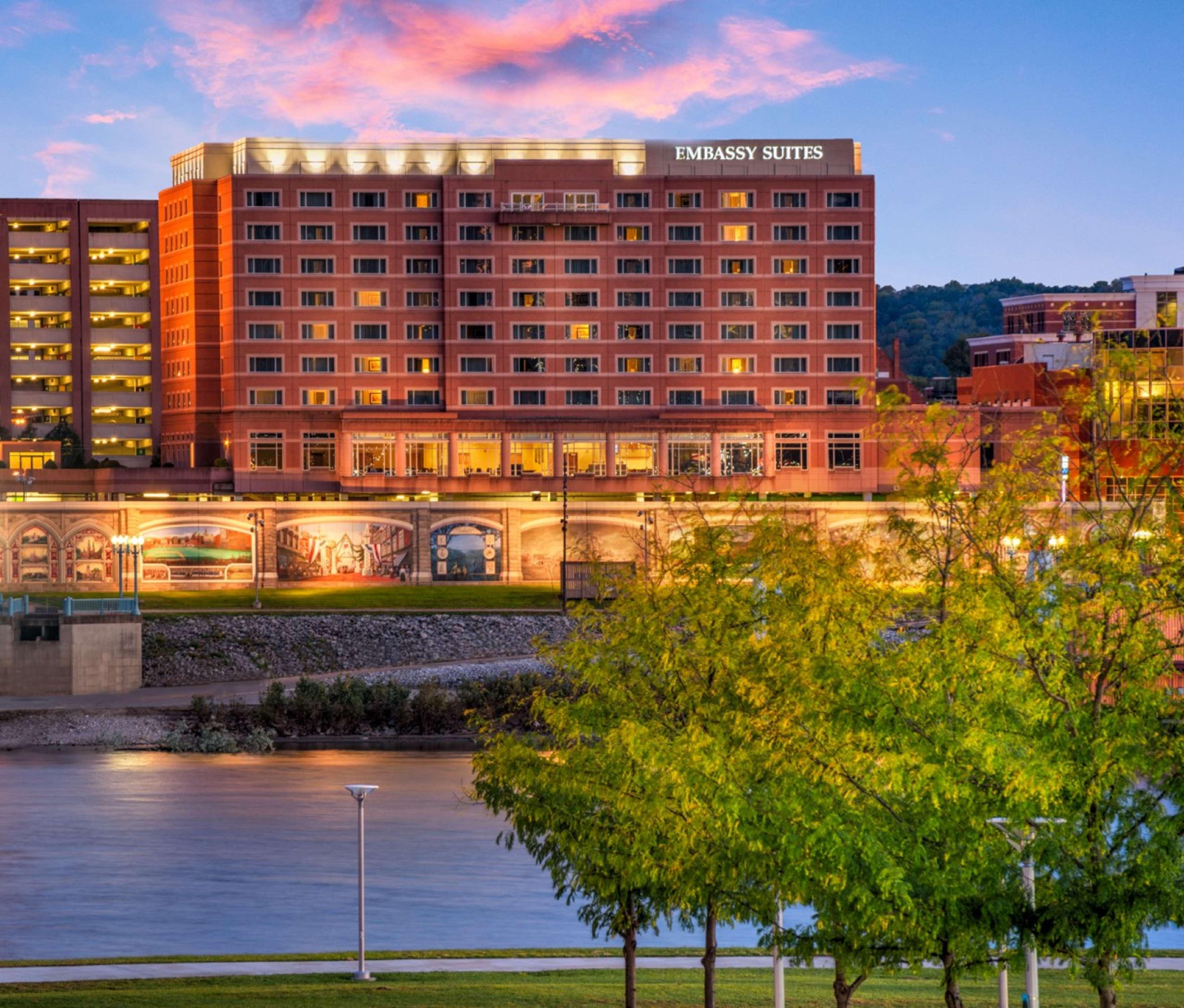 Embassy Suites Cincinnati - Rivercenter Covington Exteriör bild