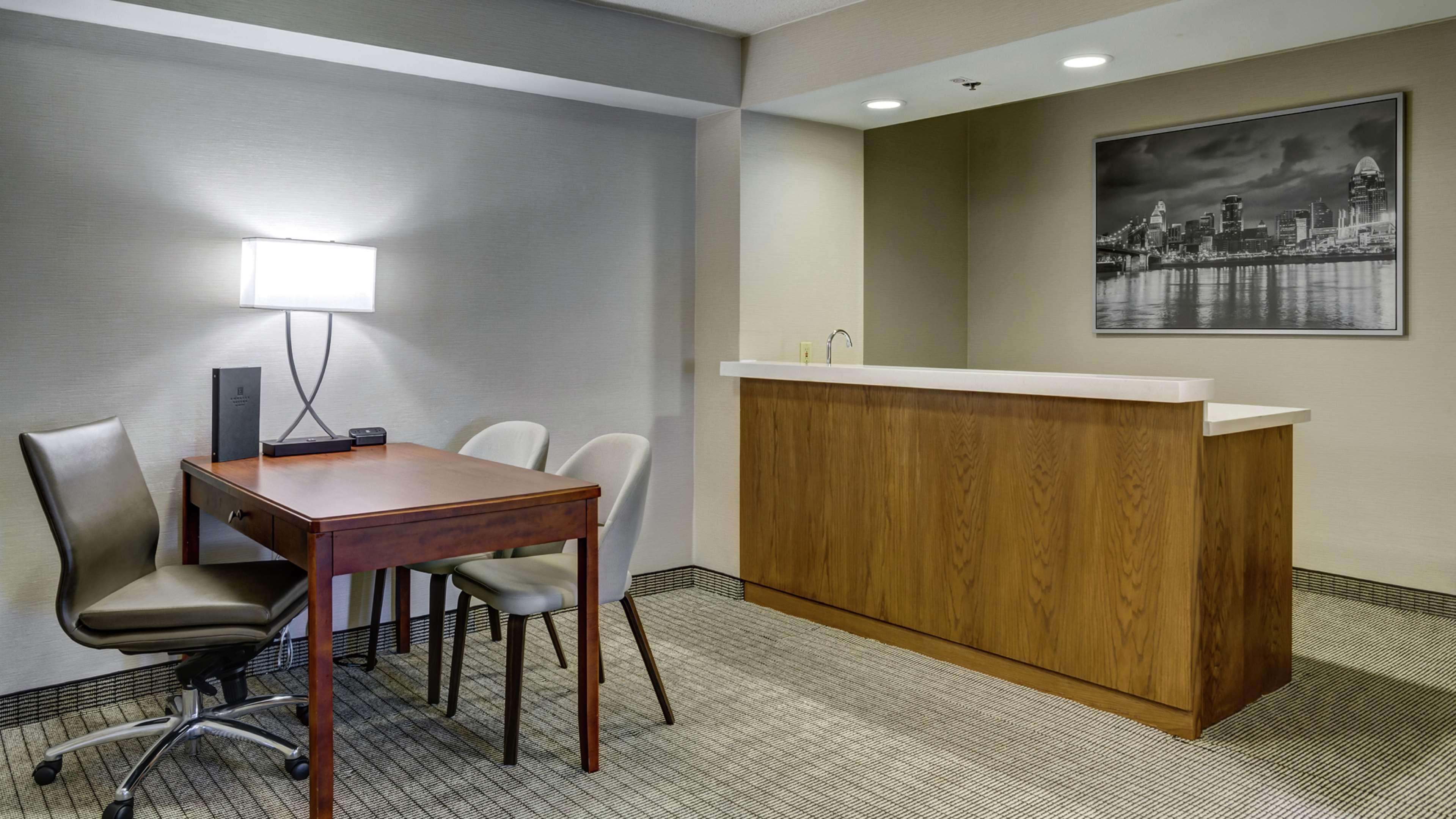 Embassy Suites Cincinnati - Rivercenter Covington Exteriör bild