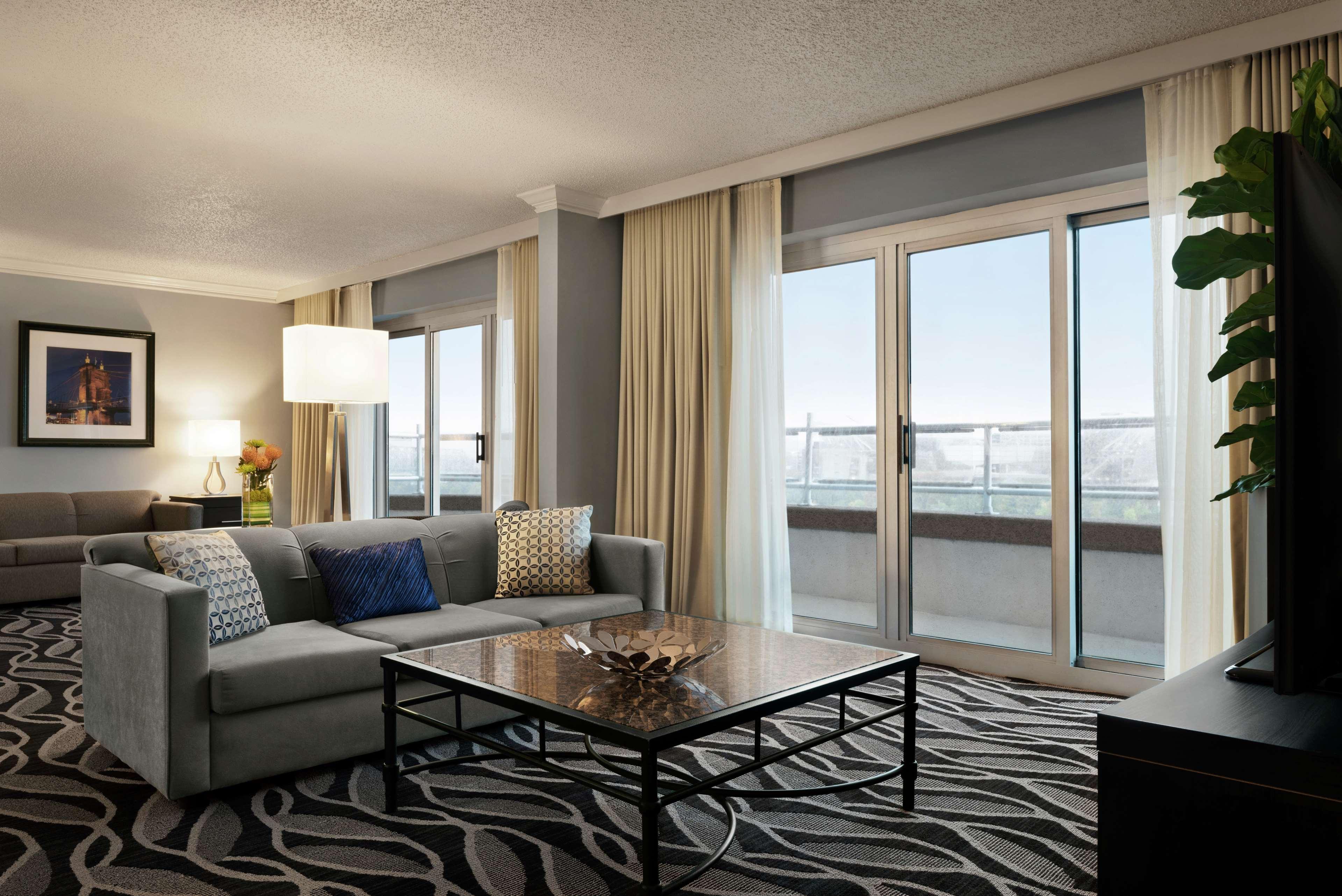 Embassy Suites Cincinnati - Rivercenter Covington Exteriör bild