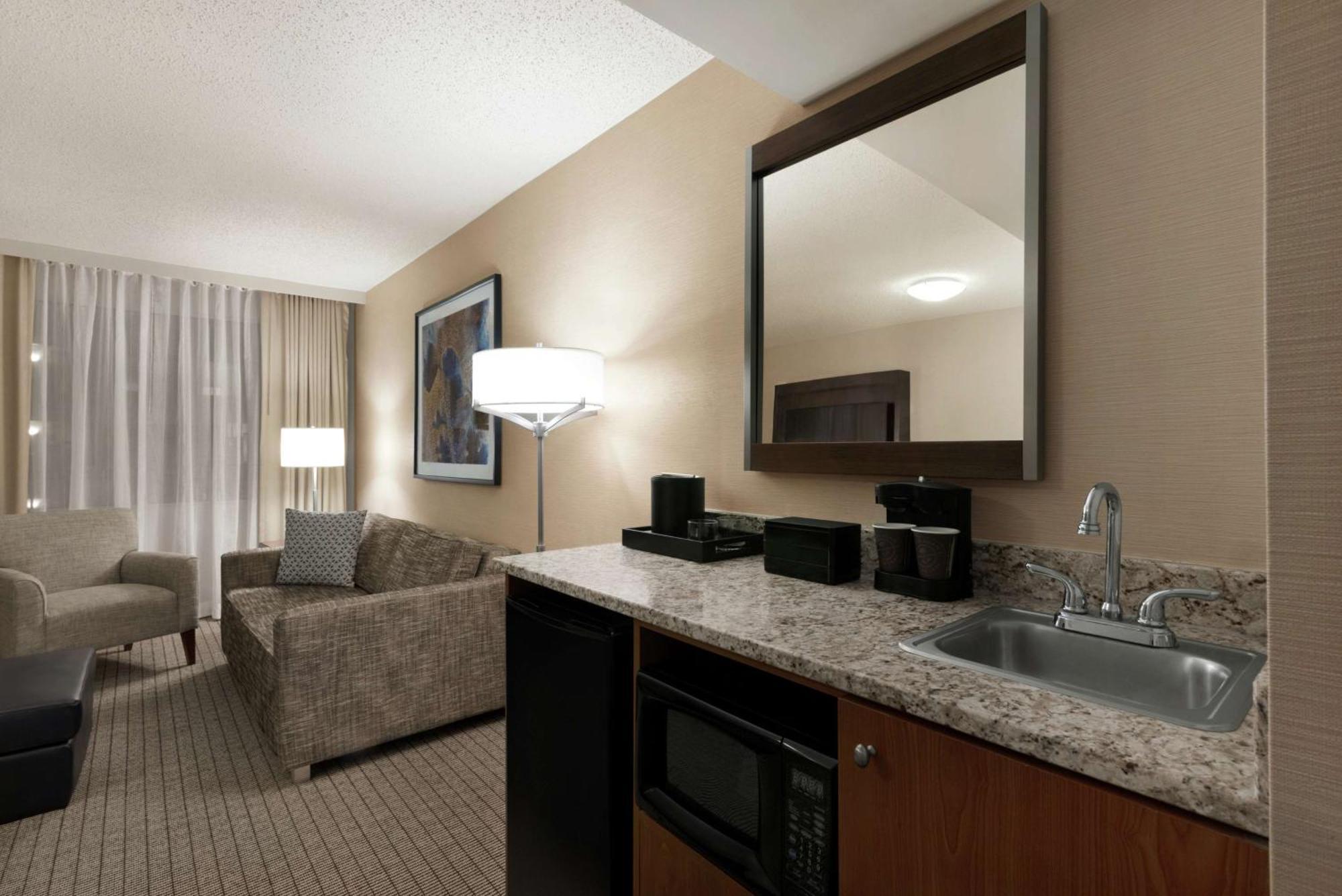 Embassy Suites Cincinnati - Rivercenter Covington Exteriör bild