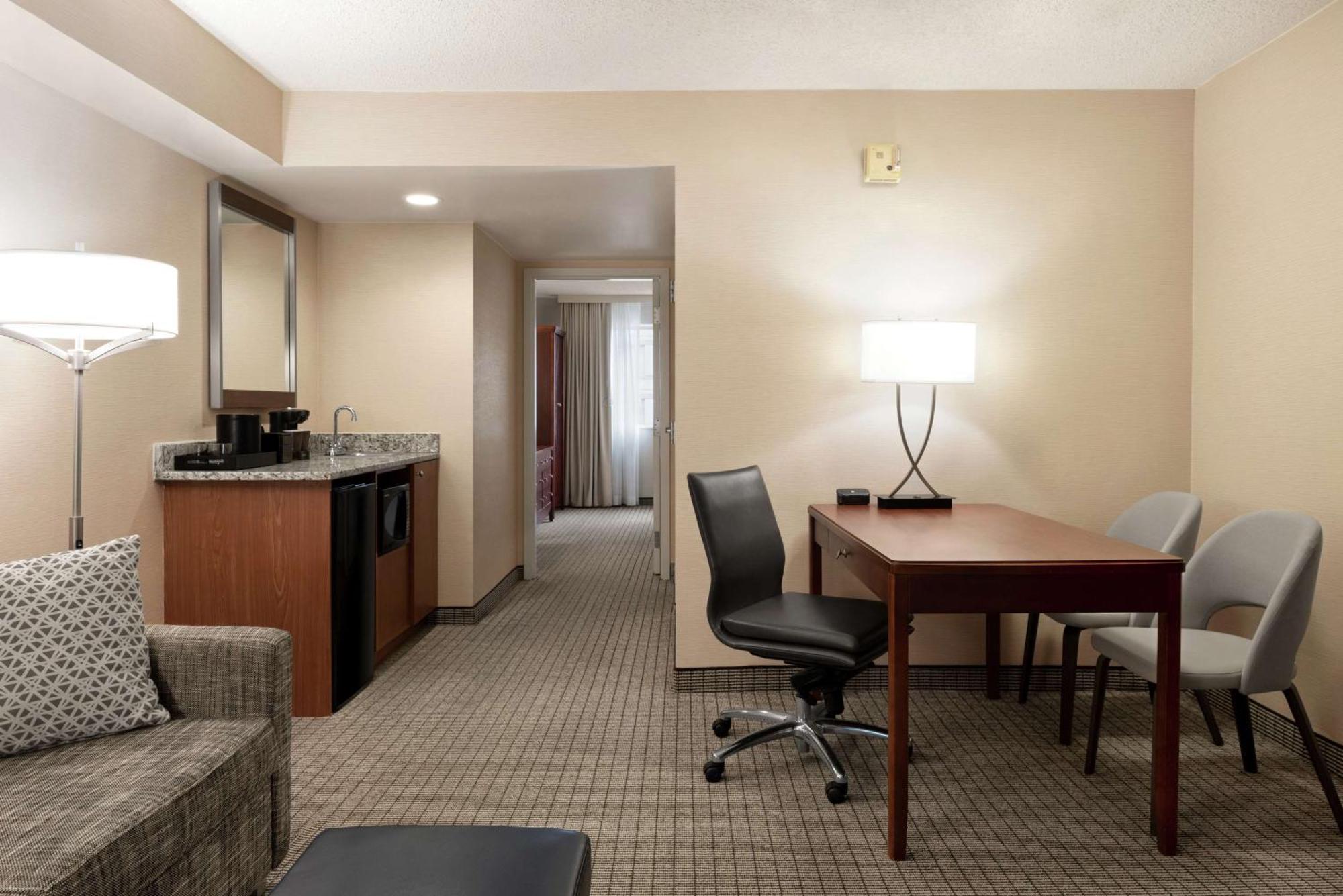 Embassy Suites Cincinnati - Rivercenter Covington Exteriör bild