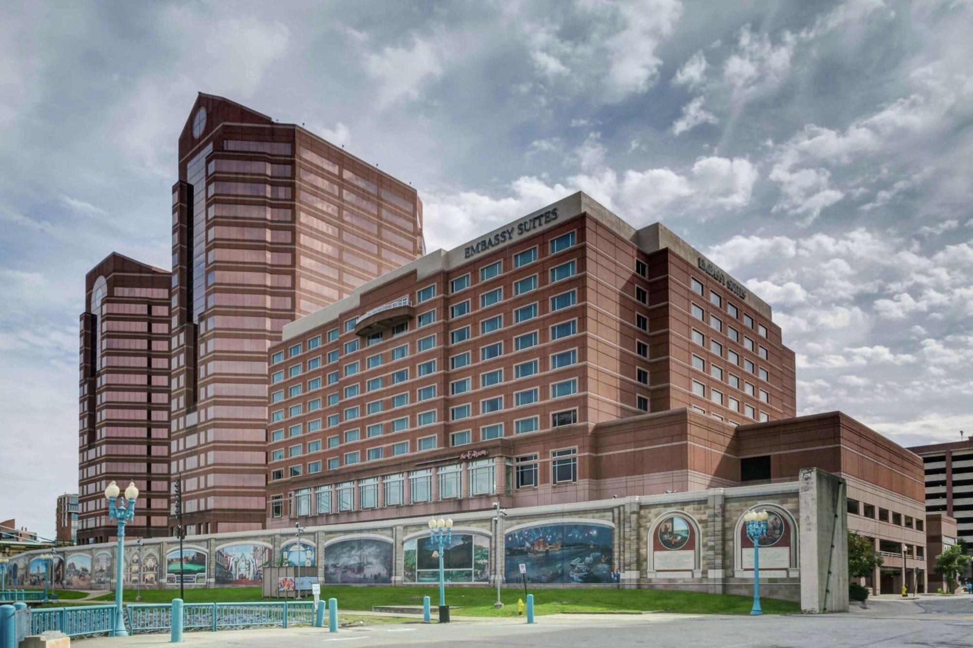 Embassy Suites Cincinnati - Rivercenter Covington Exteriör bild