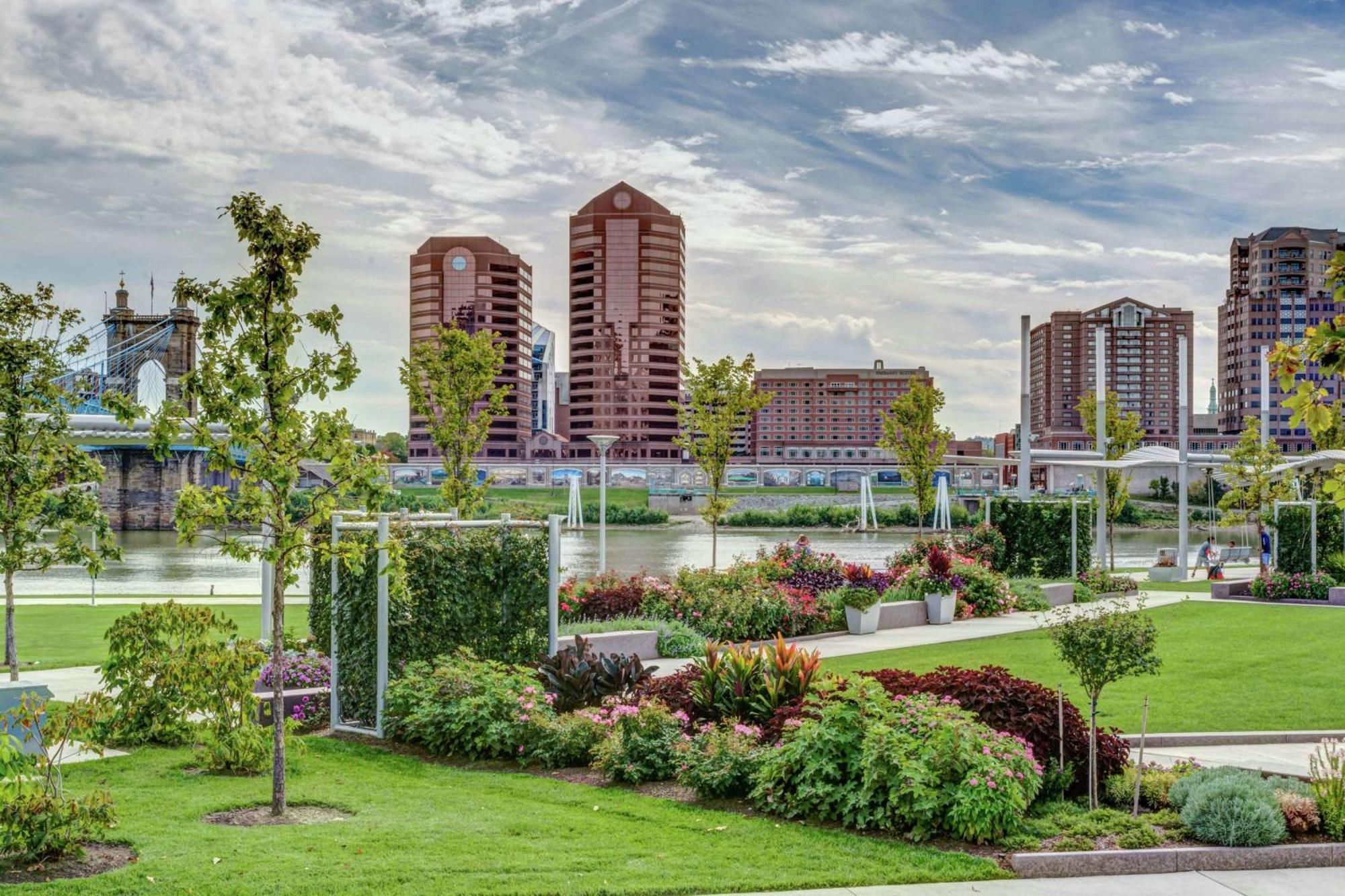 Embassy Suites Cincinnati - Rivercenter Covington Exteriör bild